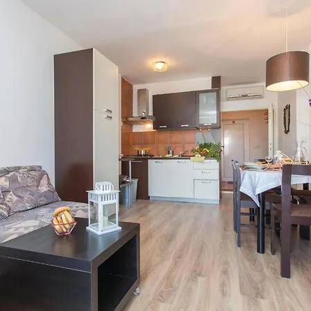 Stunning In With Kitchen בית נופש