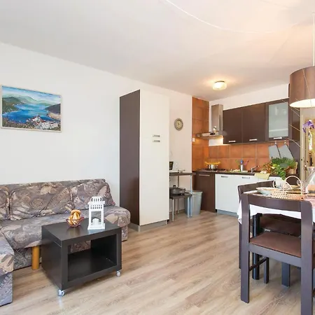 Stunning In With Kitchen